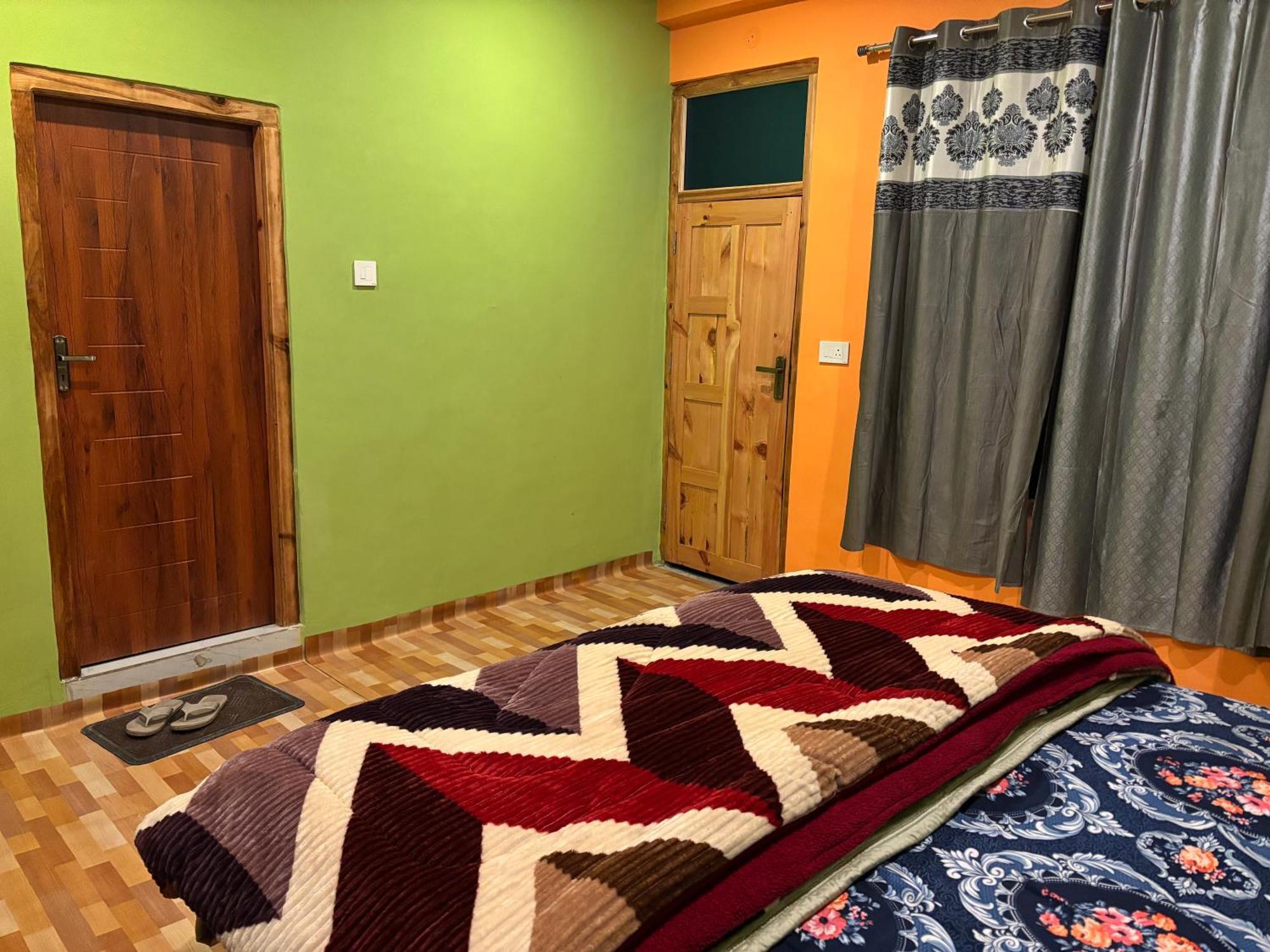 Shalom Guesthouse And Cafe Kalgha Extérieur photo