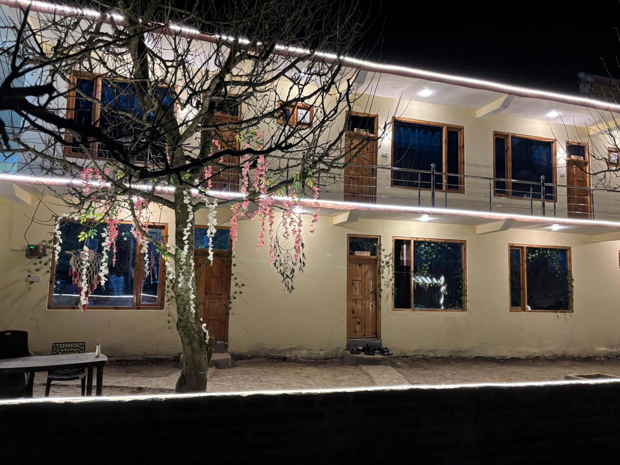 Shalom Guesthouse And Cafe Kalgha Extérieur photo