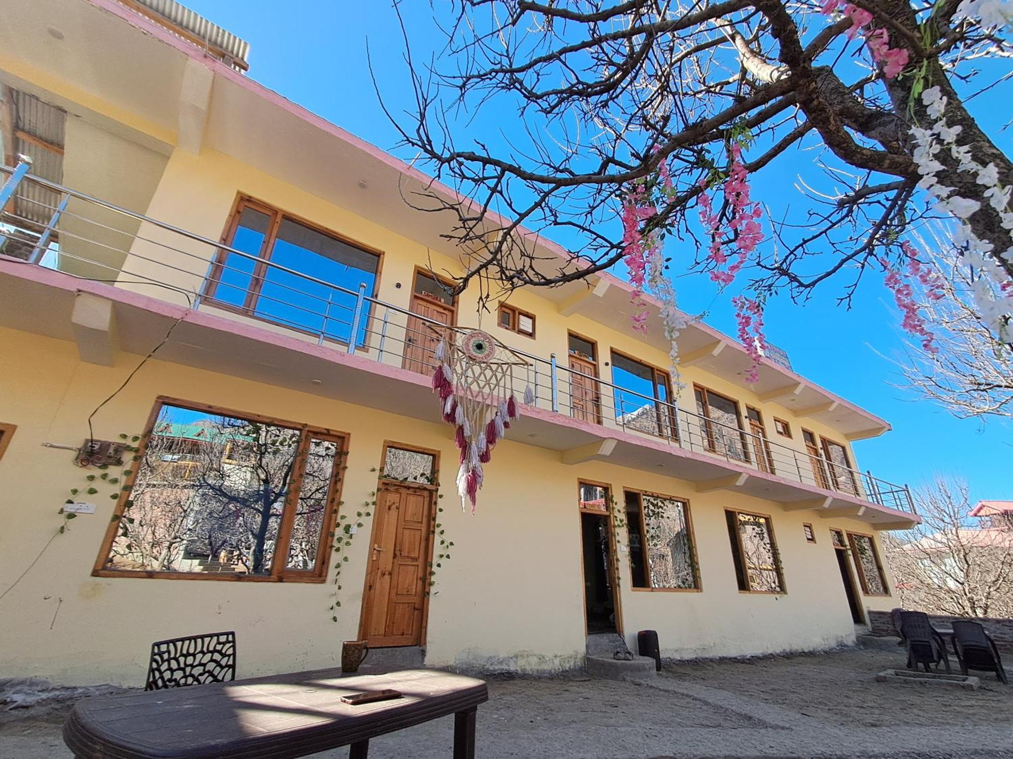 Shalom Guesthouse And Cafe Kalgha Extérieur photo