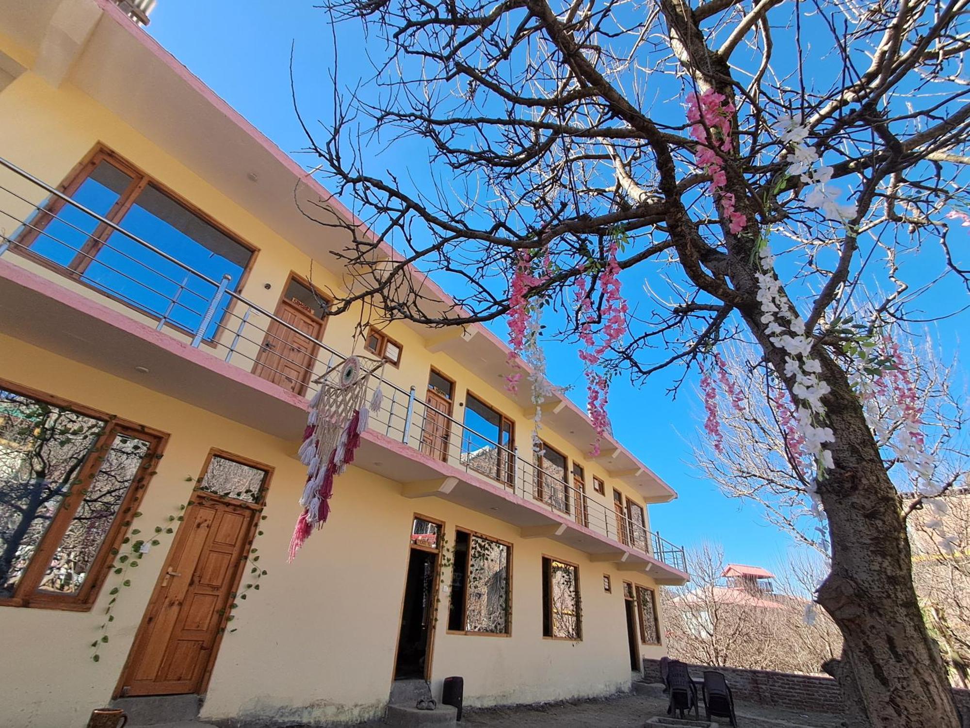 Shalom Guesthouse And Cafe Kalgha Extérieur photo