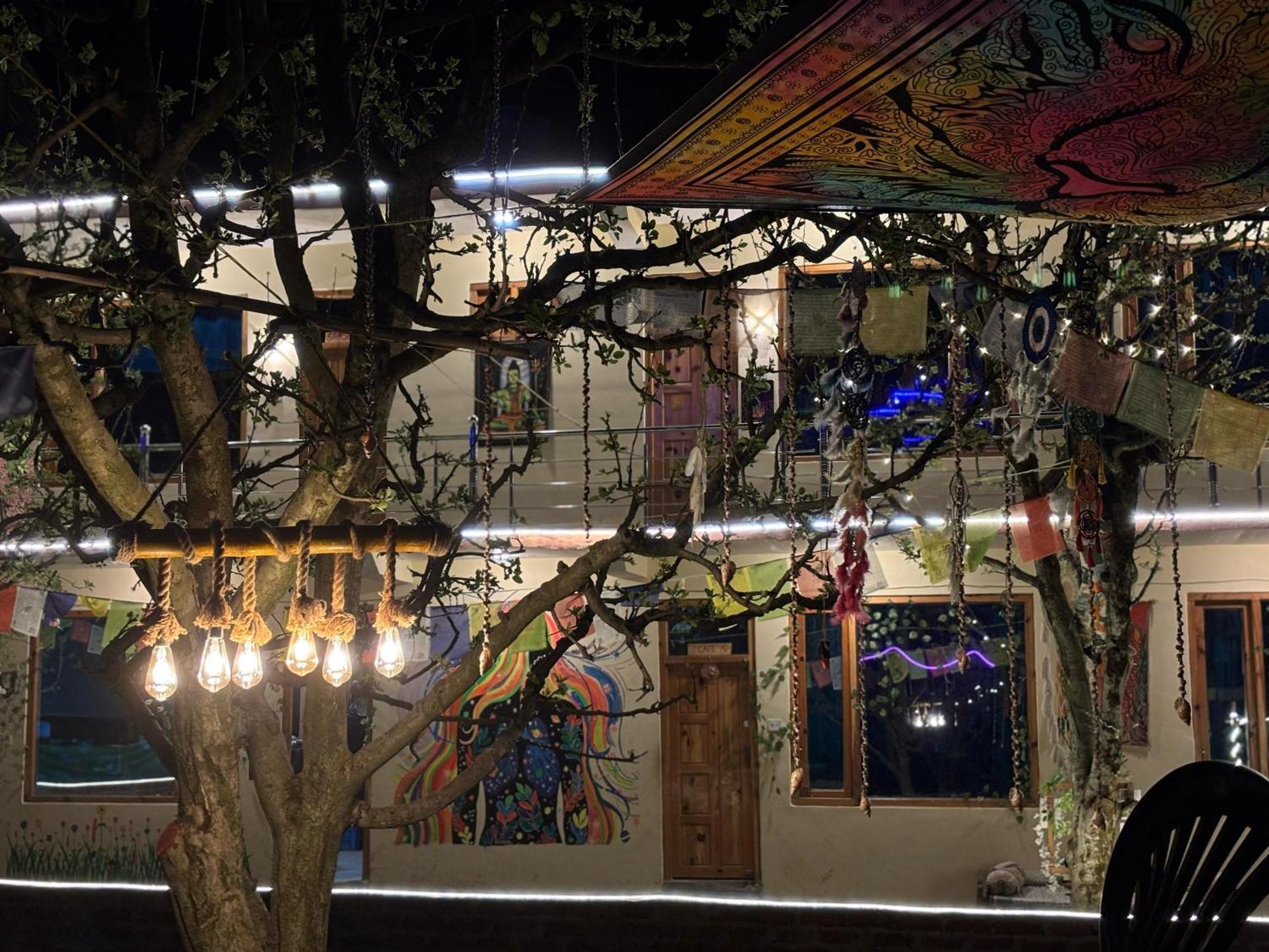 Shalom Guesthouse And Cafe Kalgha Extérieur photo